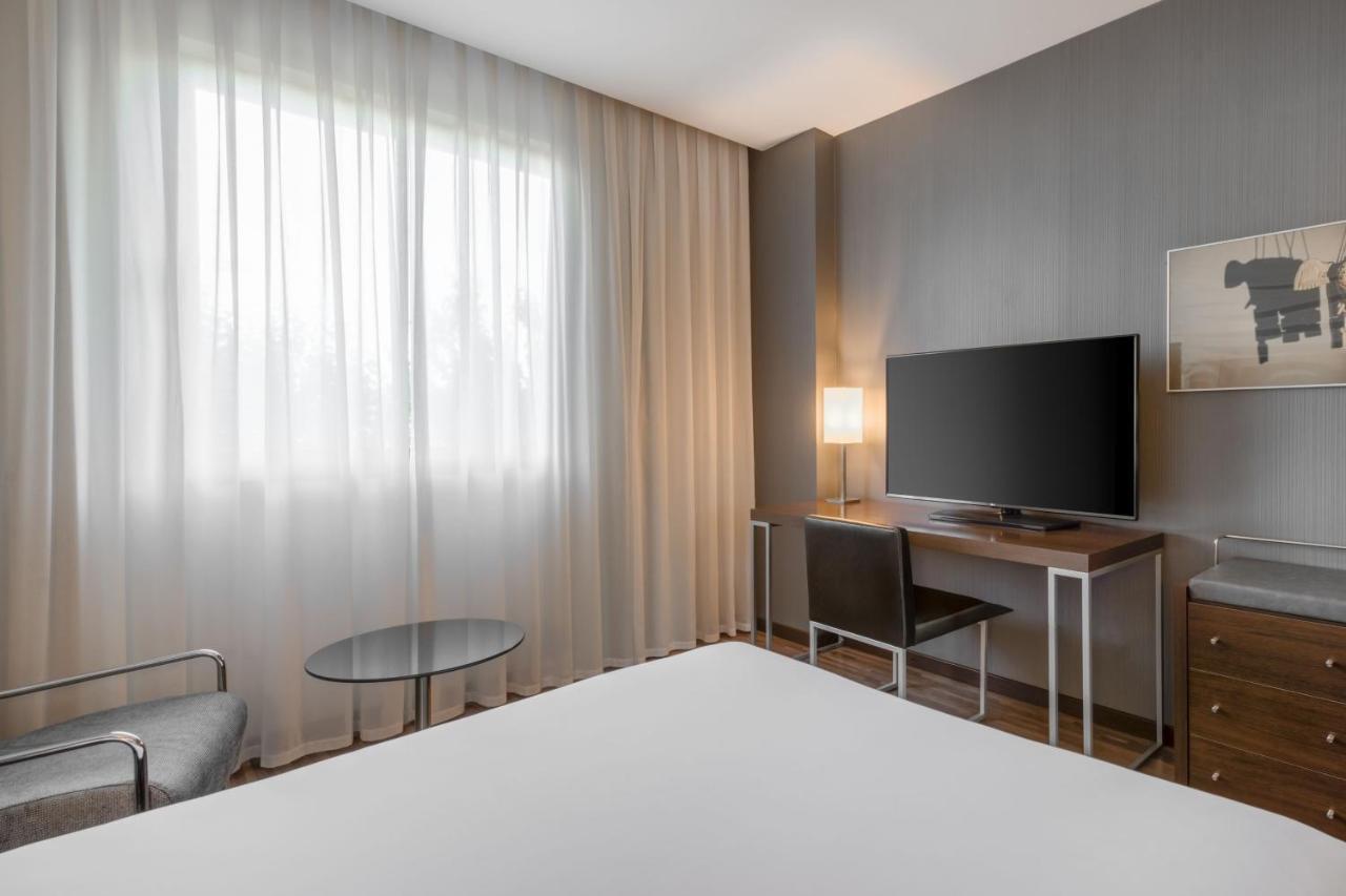 קוסלאדה Ac Hotel By Marriott Madrid Airport מראה חיצוני תמונה