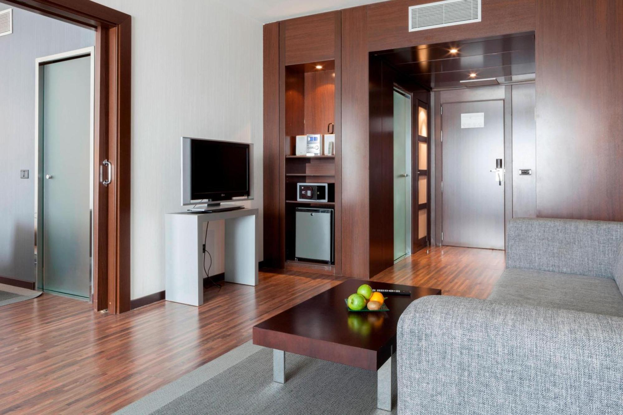קוסלאדה Ac Hotel By Marriott Madrid Airport מראה חיצוני תמונה
