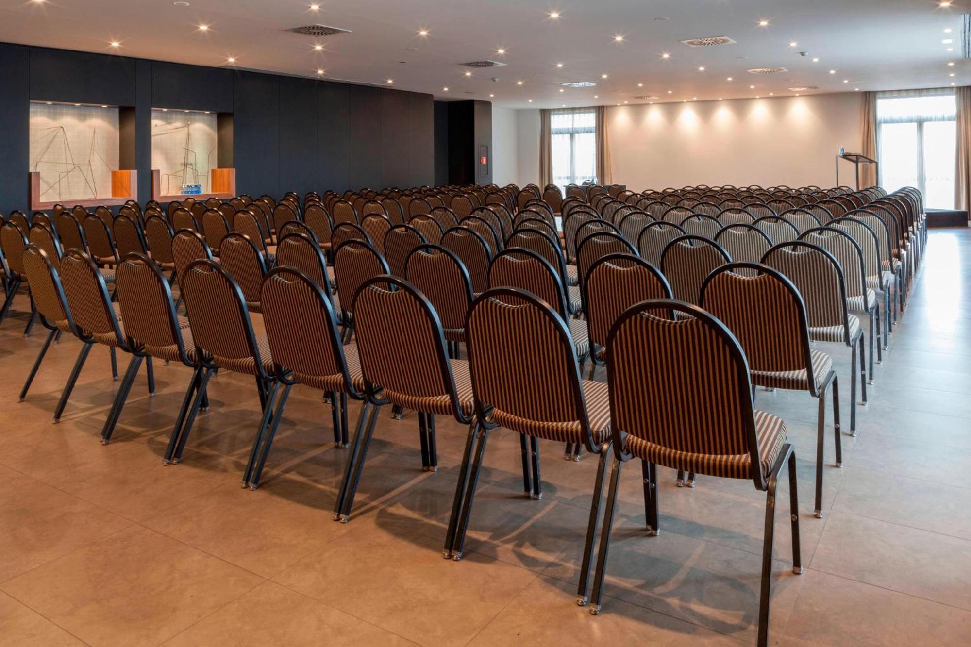 קוסלאדה Ac Hotel By Marriott Madrid Airport מראה חיצוני תמונה