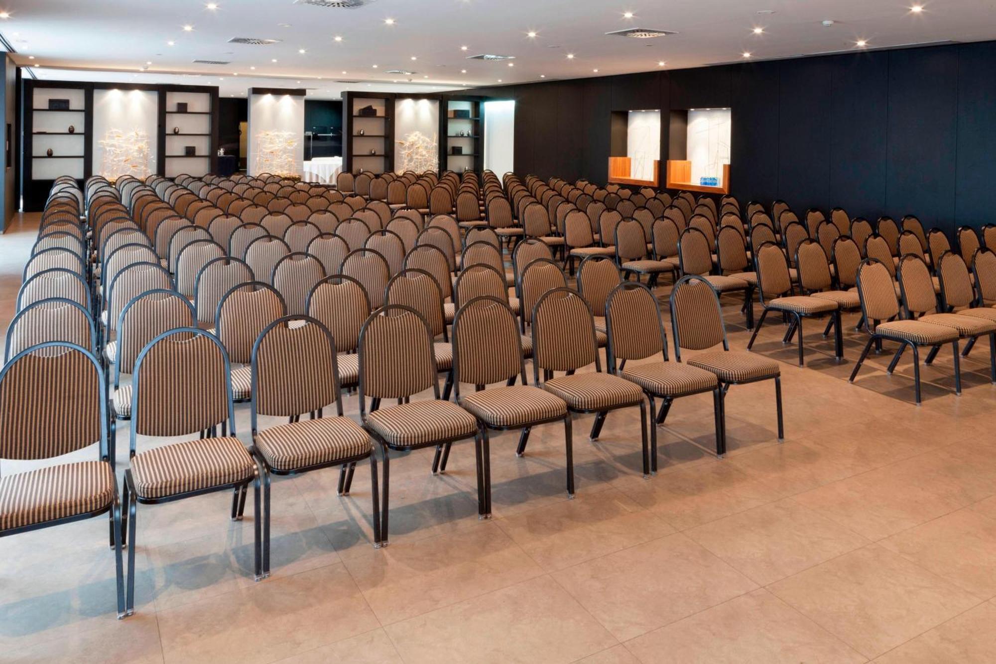 קוסלאדה Ac Hotel By Marriott Madrid Airport מראה חיצוני תמונה