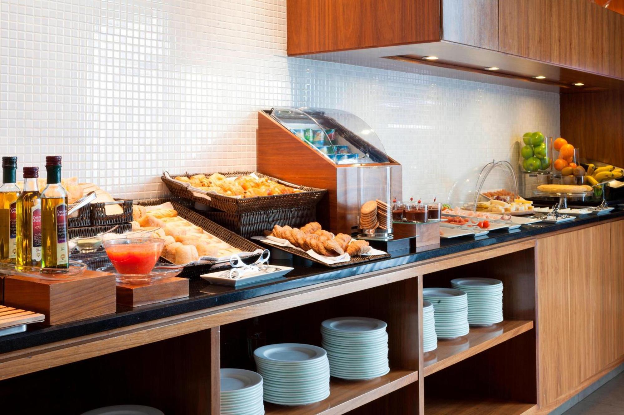 קוסלאדה Ac Hotel By Marriott Madrid Airport מראה חיצוני תמונה