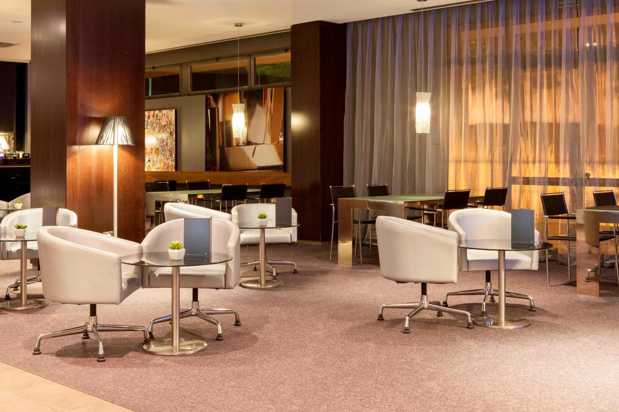 קוסלאדה Ac Hotel By Marriott Madrid Airport מראה חיצוני תמונה