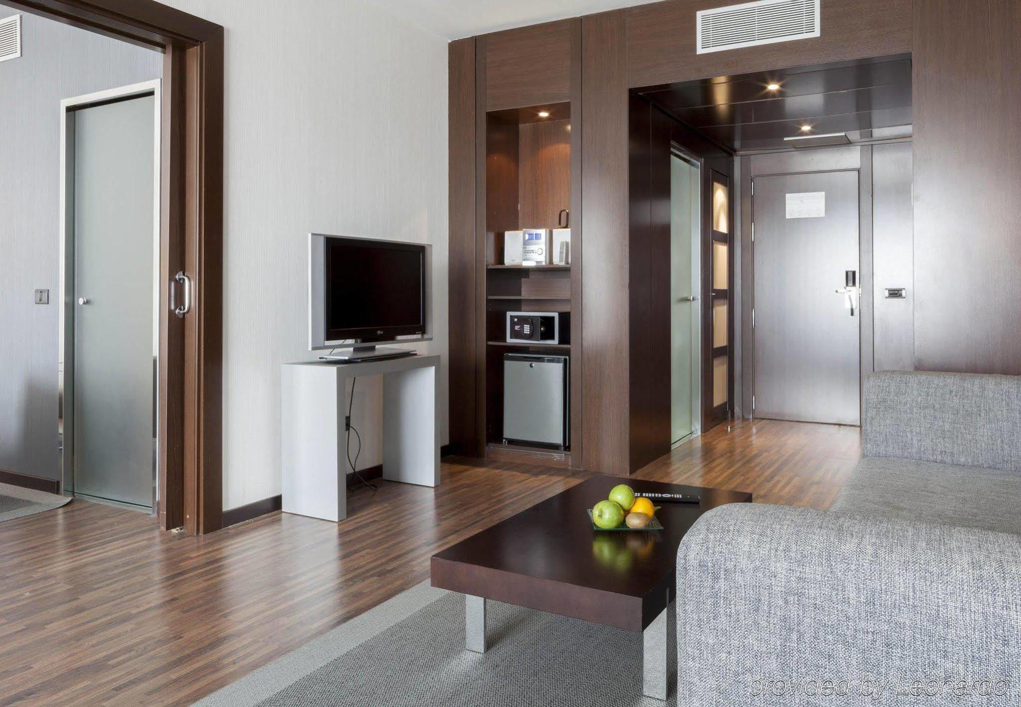 קוסלאדה Ac Hotel By Marriott Madrid Airport מראה חיצוני תמונה